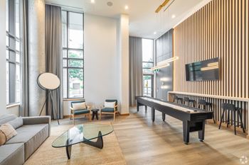 Nest lounge